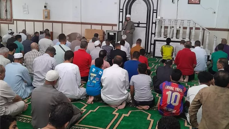 وسط إقبال كبير.. أوقاف السويس تنظم مقرأة الجمهور بجميع المساجد