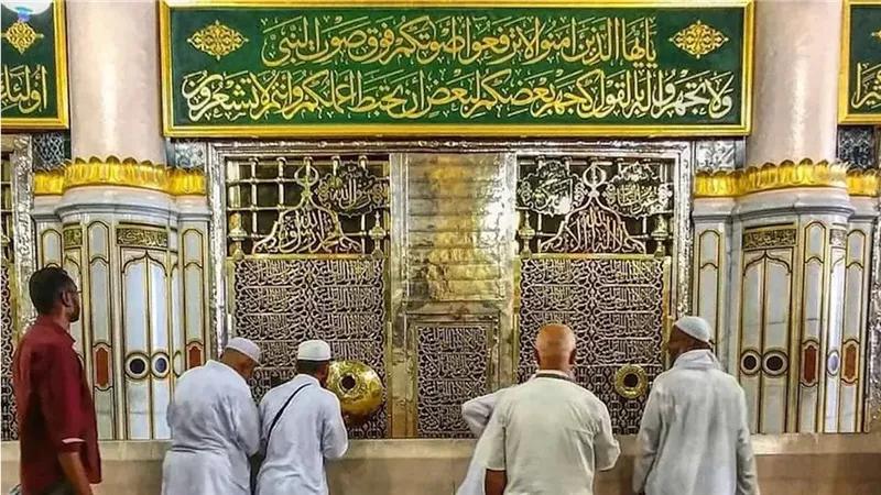 في 6 مواضع بالقرآن.. كيف ضم الإله اسم النبي إلى اسمه؟ البحوث الإسلامية يكشف 