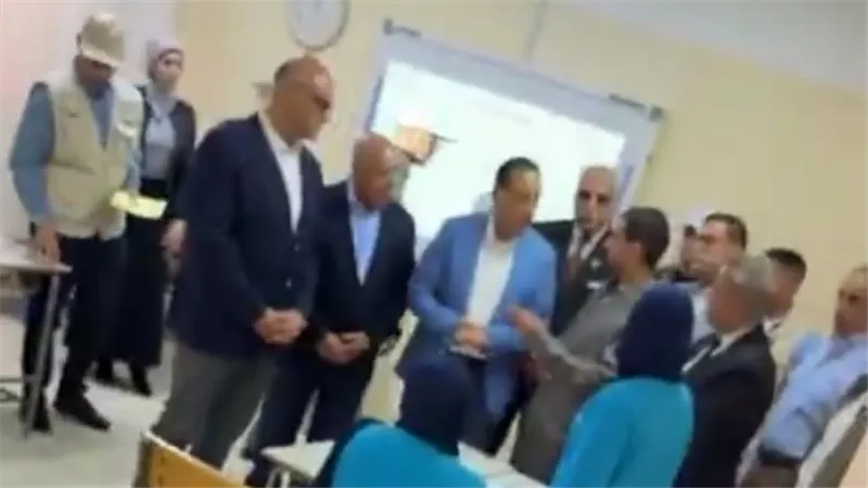 رئيس الوزراء يتفقد مدرسة ايجبت جولد للذهب بمدينة العبور ويتابع موقف المشروعات 