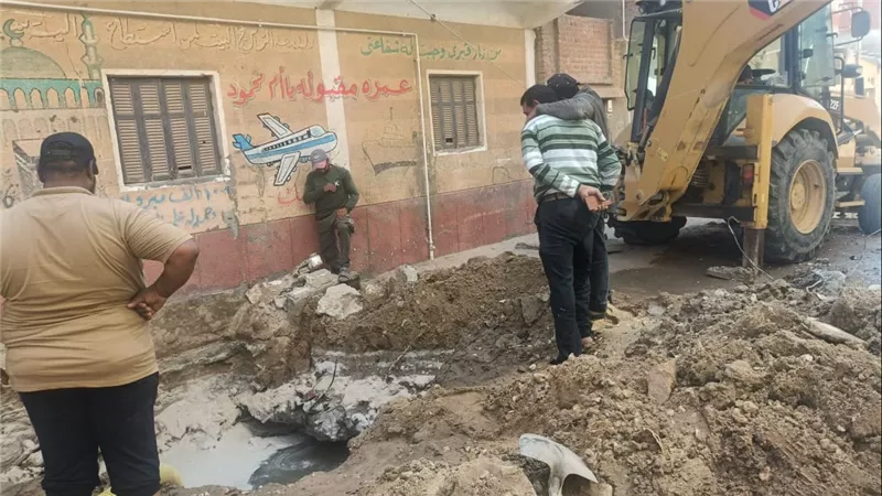 رئيس مياه القناة : اصلاح كسور الشبكات المفاجئة واعادة تشغيل الخدمات للمواطنين