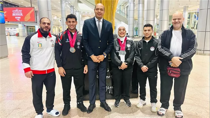 وزير الرياضة يستقبل بعثة رفع الأثقال بعد تحقيق 6 ميداليات في بطولة العالم