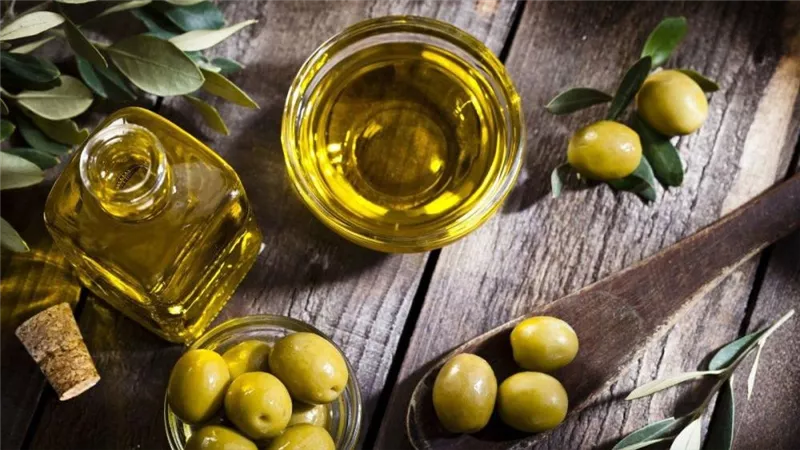 «احذروا الغش».. علامات تميز زيت الزيتون الأصلي.. تعرف عليها
