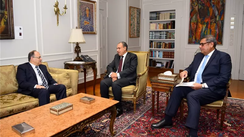 وزير الخارجية يستقبل رئيس هيئة الدواء المصرية لبحث التعاون الدولى