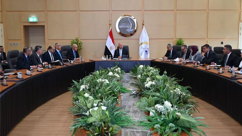 كامل الوزير: نتابع خطط إعادة تشغيل خطوط الإنتاج المتوقفة مع كل مصنع 