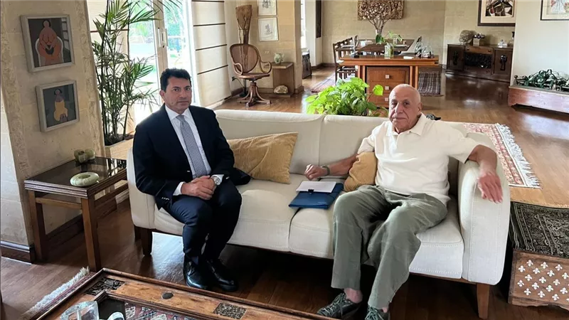 تفاصيل رد وزير الرياضة على أزمة أرض الزمالك خلال زيارته لحسين لبيب|خاص