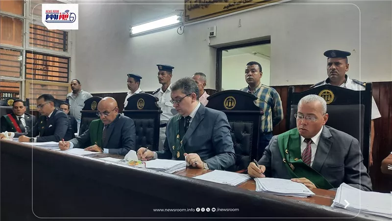 نشرلها صور عريانه.. قرار عاجل من الجنايات بواقعة زوجة معلم قنا 