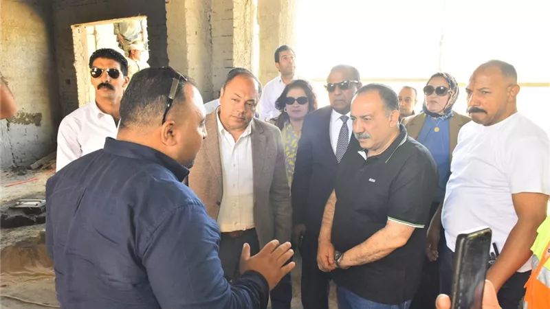 محافظ أسيوط ورئيس هيئة تنمية الصعيد يتفقدان مشروعات الصناعات الغذائية