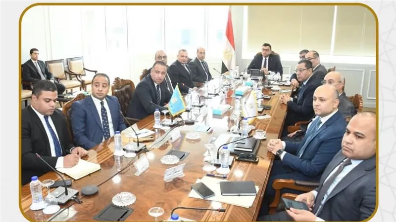 الشربيني يعقد اجتماعاً لبحث ملف تشغيل مشروع حدائق تلال الفسطاط