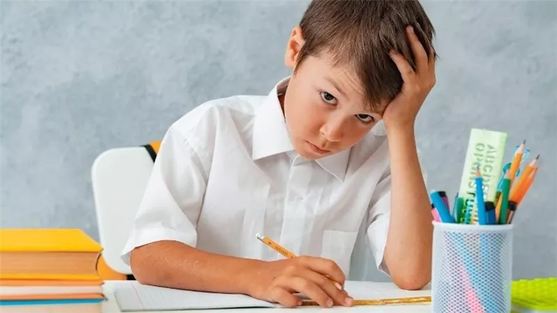 هل طفلك متوتر؟ إليك الإشارات وكيفية التعامل معها بحب 	