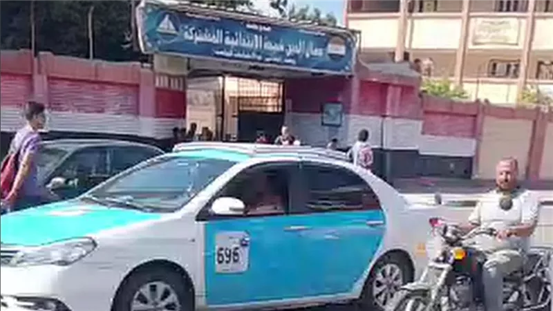 الطريق السريع خطر قاتل بلا مطبات أمام المدرسة.. إستغاثة أولياء الأمور بدمياط