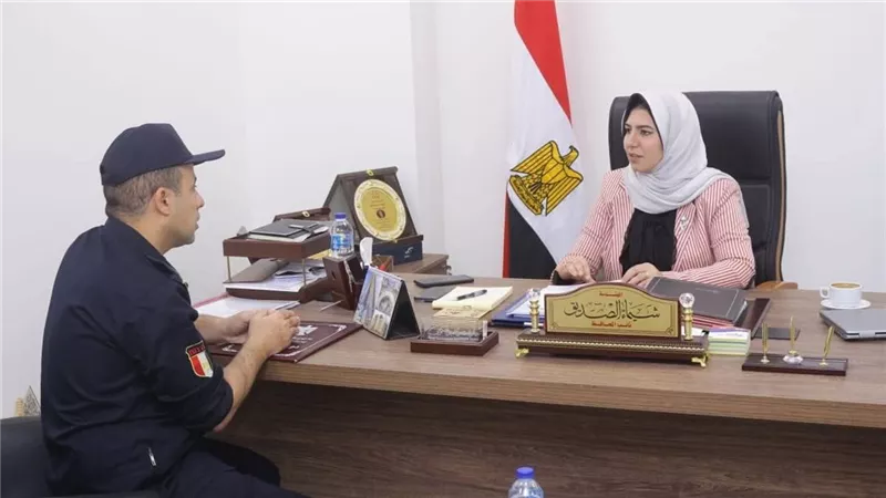 نائب محافظ دمياط تبحث تطوير الحماية المدنية وتشغيل نقاط الإطفاء بحياة كريمة