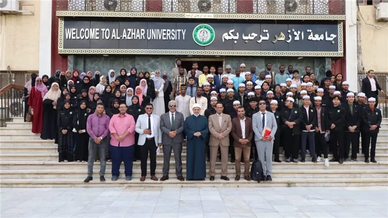 رئيس جامعة الأزهر يقرر إنشاء مجلس شهري للطلاب الوافدين