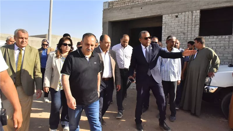 محافظ أسيوط ورئيس هيئة تنمية الصعيد يتابعان التشطيبات النهائية لمجمع الصناعات 
