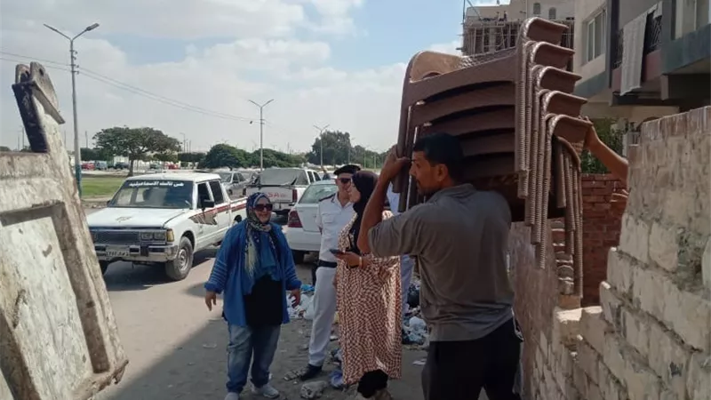 محافظ الإسماعيلية يؤكد على استمرار الحملات لإزالة أماكن النباشين بالمدينة
