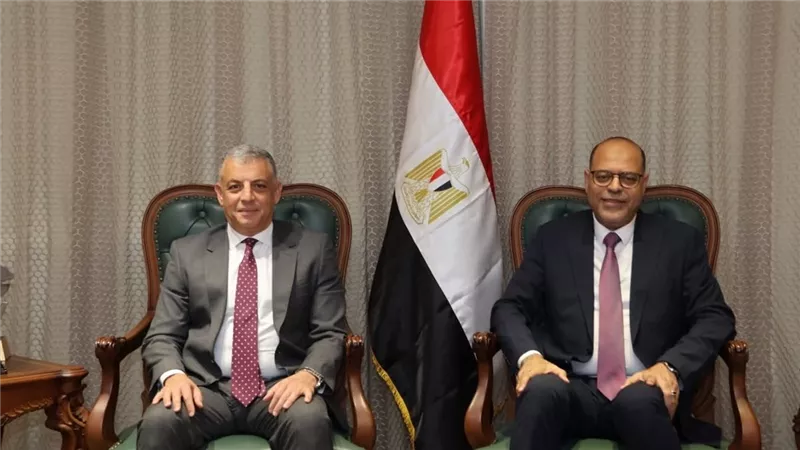 محافظ الإسماعيلية يهنئ وزير العمل بإعادة انتخاب مصر رئيسًا لمنظمة العمل العربي