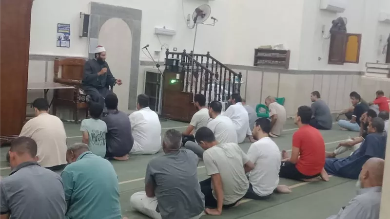 لمواجهة الافكار المتطرفة.. أوقاف السويس تنظم الدروس المنهجية بمساجد المحافظة 