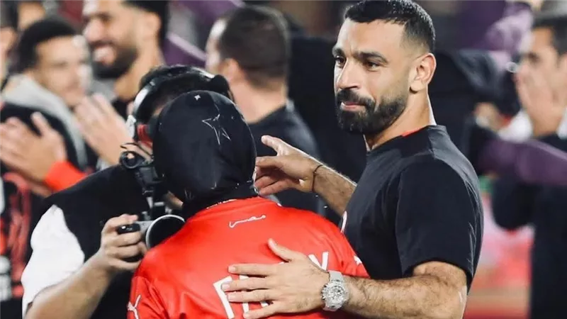 محمد صلاح وزوجته يخطفان الأنظار في احتفالية التأهل للمونديال 