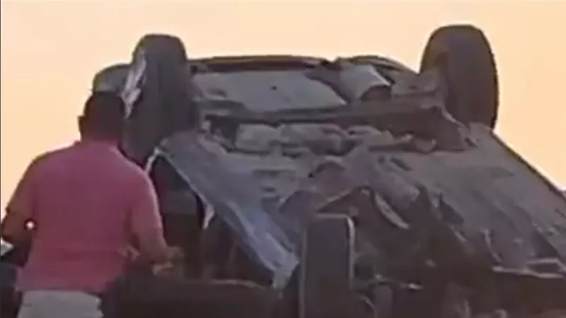 وفاة شخص وإصابة 4 أشخاص في انقلاب سيارة ملاكي بمحور سمير فرج في الأقصر