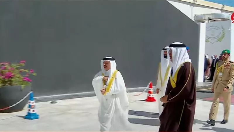 وصول أمير الكويت إلى مصر للمشاركة في قمة شرم الشيخ للسلام