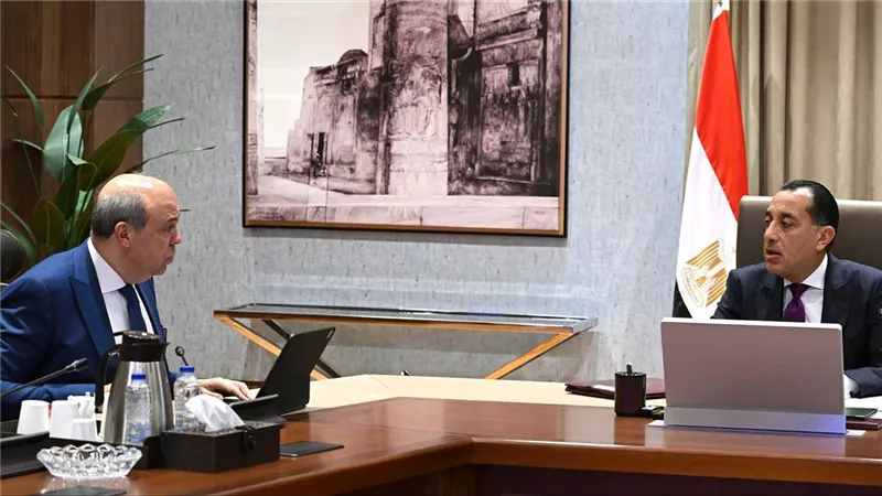 رئيس الوزراء يتابع موقف تنفيذ مبنى الركاب الجديد رقم 4 بمطار القاهرة