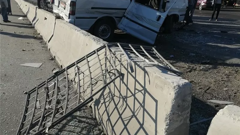 إصابة 8 أشخاص في حادث تصادم ميكروباص وسيارة ملاكي بالطريق الصحراوي بالإسكندرية