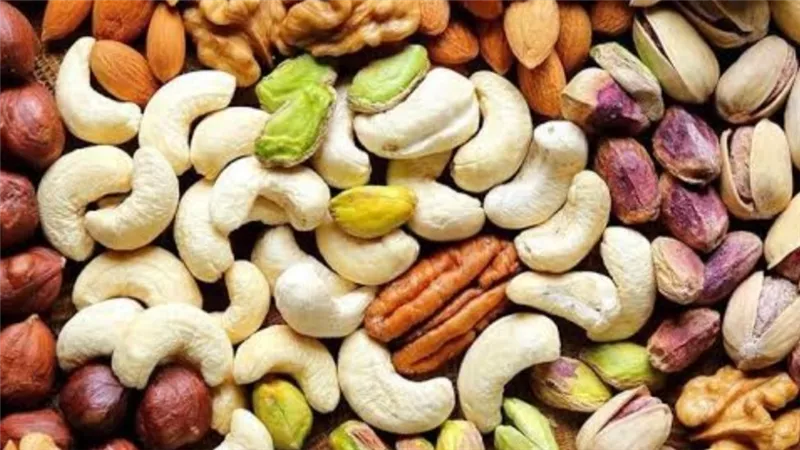 المكسرات سر الخصوبة.. كيف يعزز الكاجو واللوز والفستق قدرتك الإنجابية؟ 	
