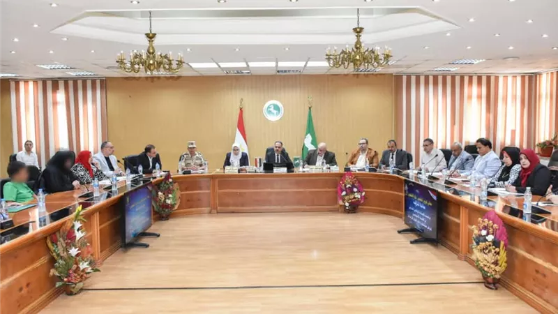 محافظ الشرقية خلال لقاء المواطنين .. توفير 13 فرصة عمل ومساعدات عاجلة