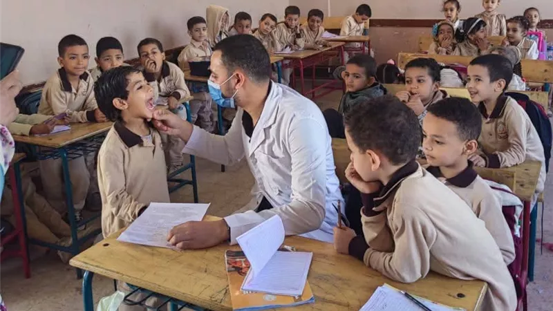 ندوات توعوية بصحة الفم والاسنان وفحص طبي لطلاب مدارس بني سويف 