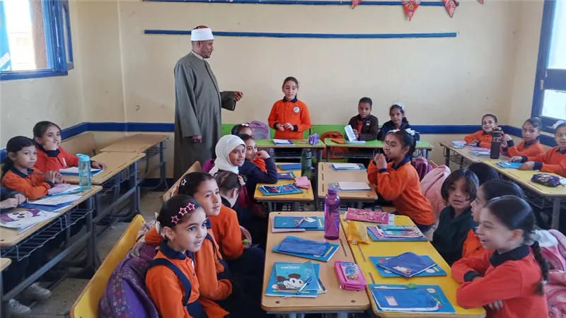رئيس منطقة السويس الأزهرية يتابع سير الدراسة بمعاهد المنطقة