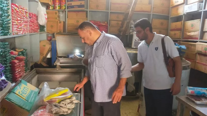 ضبط وإعدام مواد غذائية غير صالحة وتحرير محاضر بحملة لصحة بنى سويف