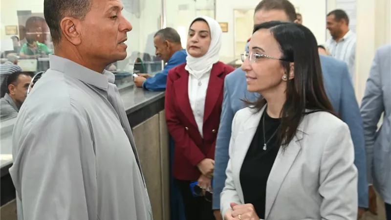 محافظ البحيرة تتفقد عدد من المشروعات الخدمية بقرية الأبعادية بدمنهور