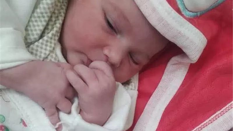 واقعة مثيرة بالهرم: العثور على طفلة رضيعة داخل ميكروباص بعد نزول الركاب