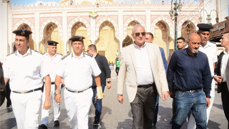 محافظ الغربية يتابع ميدانيًا انتظام الخدمات بمحيط مسجد السيد البدوي