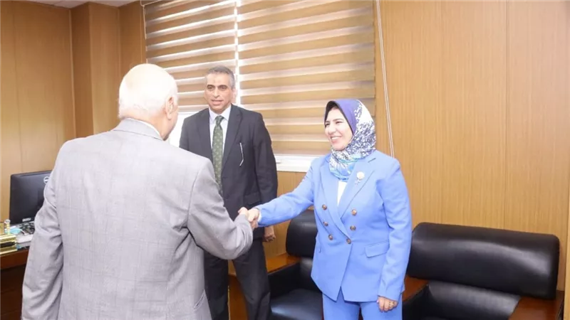 نائب محافظ دمياط تشارك في مجلس 