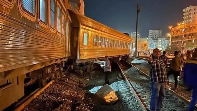 بدون إصابات.. خروج عربة من قطار الصعيد رقم  990 عن القضبان بمحطة سوهاج