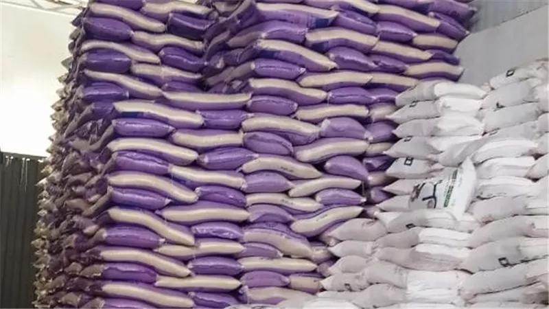 ضبط 4 طن أرز مجهولة المصدر وتحرير 325 محضر خلال حملة تموينية بالمنوفية