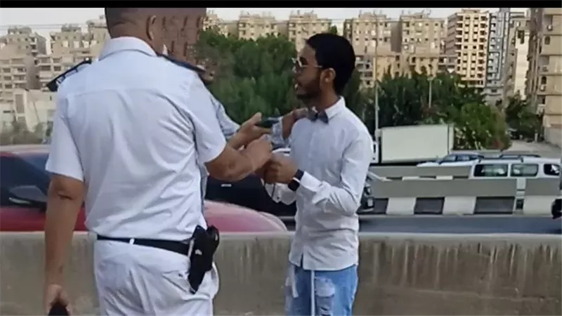 التحفظ علي التيك توكر جاكسون لتصويره لايف أمام محكمة القاهرة الإقتصادية