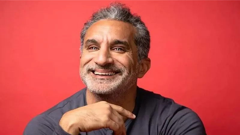 باسم يوسف يكشف عن معاناة والدته: أمي اتشتمت بسبب شغلي