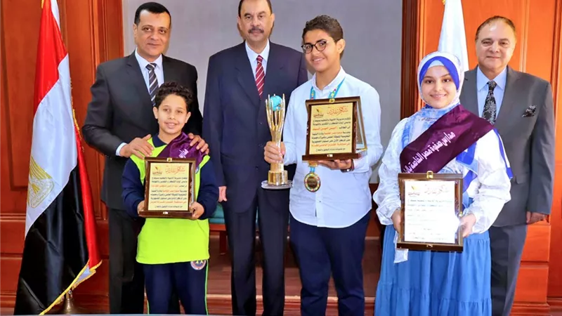 محافظ سوهاج يكرم الطلاب الفائزين على مستوى الجمهورية في تحدي القراءة العربي