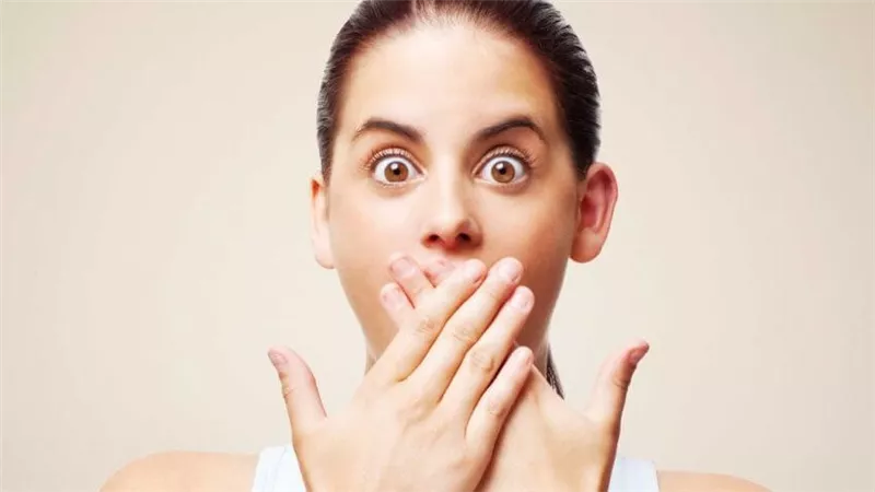 ما الحل الفعّال للتخلص من رائحة الفم الكريهة.. تعرف عليه