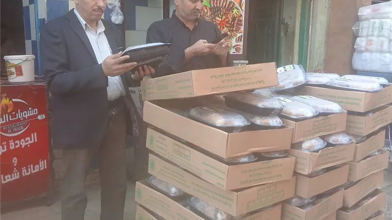 ضبط 3 طن مخلل ومواد غذائية مجهولة المصدر بحملات للصحة والتموين ببني سويف