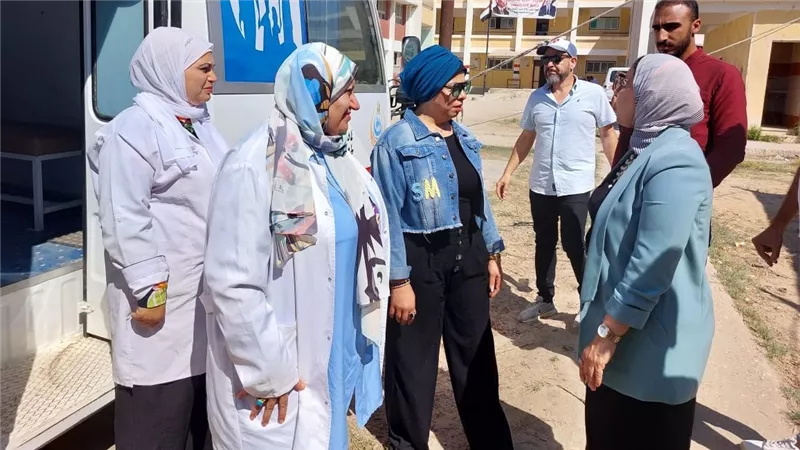 الإسماعيلية: 1131 مواطنًا يتلقون خدمات طبية مجانية في قافلة «حياة كريمة»