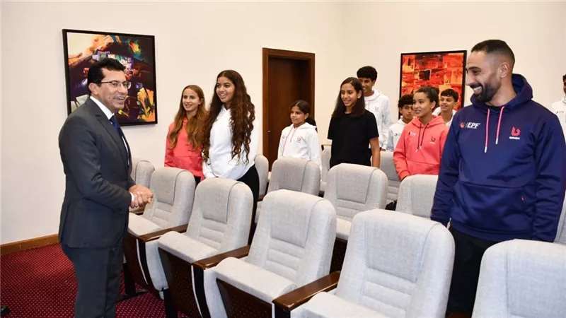 وزير الرياضة يكرم منتخب الناشئين والناشئات للبادل بعد إنجازهم ببطولة العالم