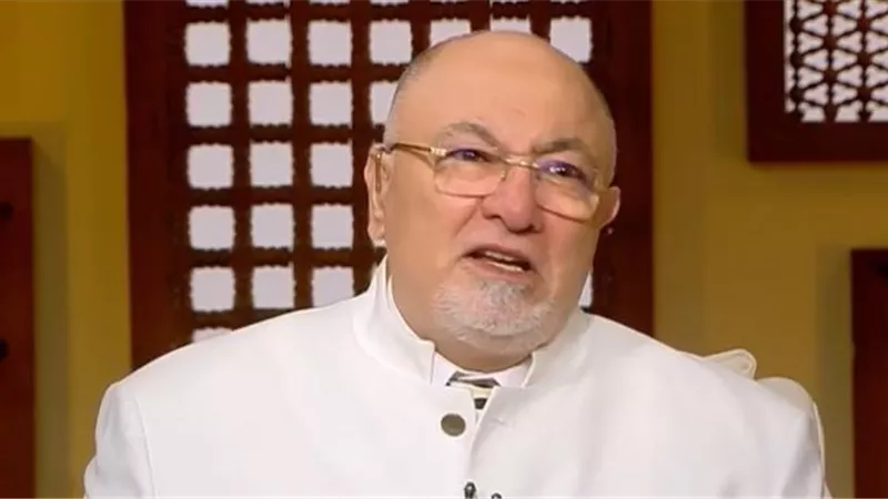 هل كل الملائكة كانت مأمورة بالسجود لآدم؟.. خالد الجندي يوضح