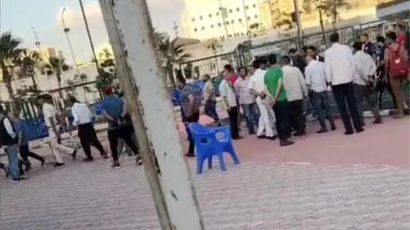 مشاجرات بين اللاعبين والجماهير بعد تعادل دمنهور وسبورتنج في دوري القسم الثاني