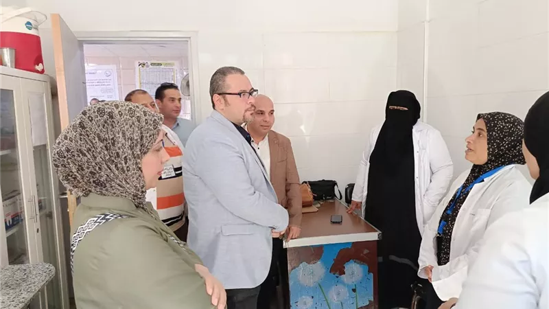 فى زيارة مفاجئة .. وكيل صحة الشرقية يتفقد المركز الطبى بكفر صقر