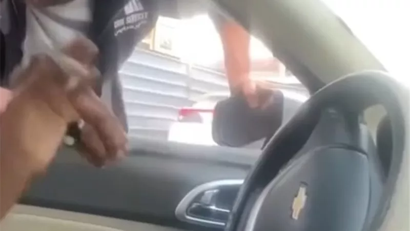 لدفع إتاوة 20 جنيه.. فيديو سايس شارع الهرم يثير الجدل بعد تعديه على مواطن 