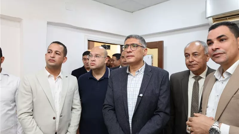 محافظ الجيزة يوجه بسرعة تجهيز مبنى سكن أطباء مستشفى الواحات البحرية