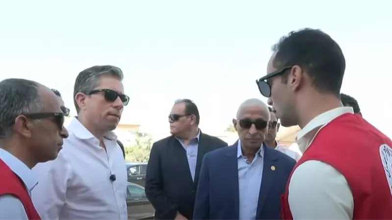 وكيل الأمين العام للأمم المتحدة يتفقد المركز اللوجيستي للهلال الأحمر| بالصور
