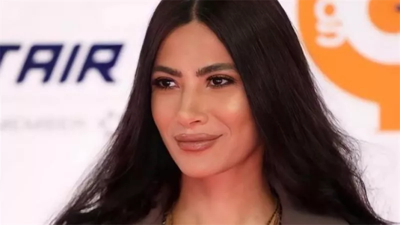 هدى المفتى تستقل طائرة خاصة لحضور مهرجان الجونة السينمائي 